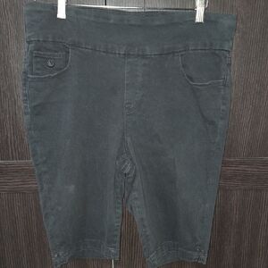 Gloria Vanderbilt Women's Black Bermuda Shorts Elastic Waist 12